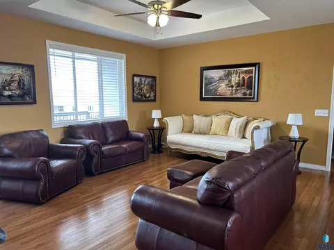 Living - 1013 N Danielle Dr, Sioux Falls, SD 57103 photo 2 of 8