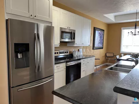 Kitchen - 1013 N Danielle Dr, Sioux Falls, SD 57103 photo 1 of 3