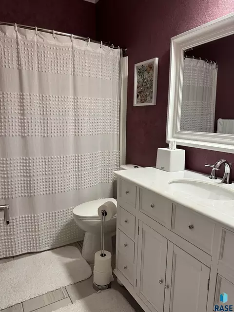 Bath - 1013 N Danielle Dr, Sioux Falls, SD 57103 photo 1 of 7