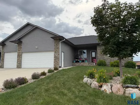 1013 N Danielle Dr, Sioux Falls, SD 57103