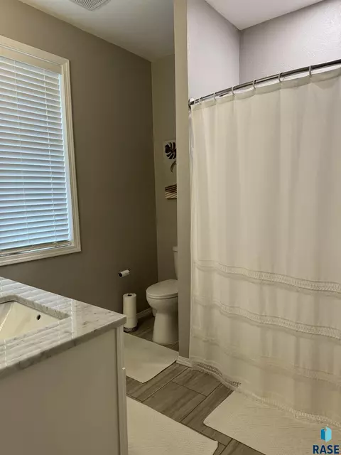 Bath - 1013 N Danielle Dr, Sioux Falls, SD 57103 photo 7 of 7