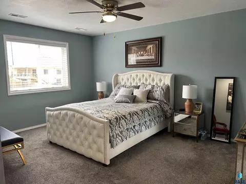 Bedroom - 1013 N Danielle Dr, Sioux Falls, SD 57103 photo 5 of 11