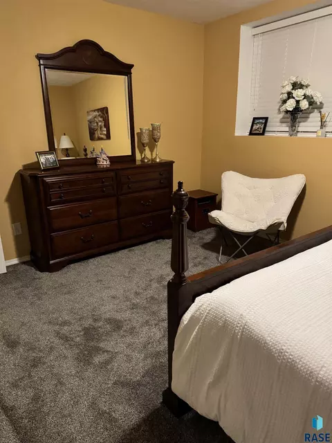 Bedroom - 1013 N Danielle Dr, Sioux Falls, SD 57103 photo 7 of 11