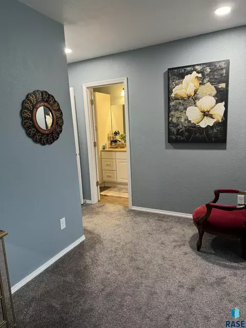 Entry Way - 1013 N Danielle Dr, Sioux Falls, SD 57103 photo 3 of 3