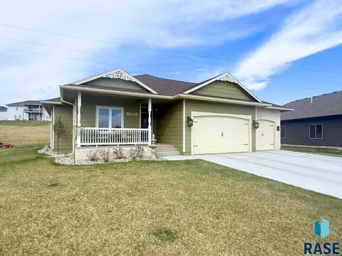 821 N Sylvan Dr, Sioux Falls, SD 57110