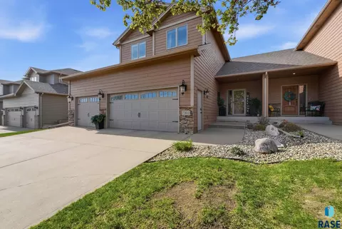 7303 S Grand Arbor Ct, Sioux Falls, SD 57108