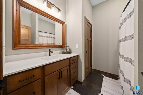 Bath - 47251 254th St, Baltic, SD 57003 photo 5 of 6