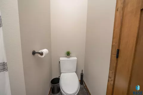 Bath - 47251 254th St, Baltic, SD 57003 photo 6 of 6