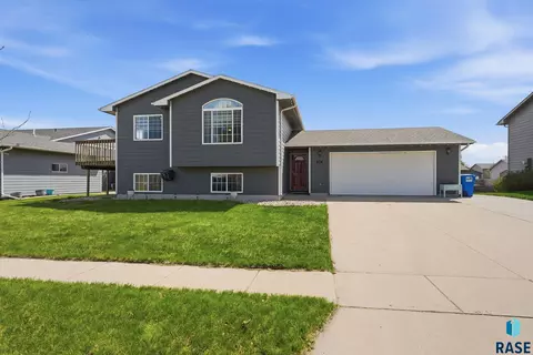 504 Tessa Ave, Hartford, SD 57033