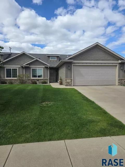 6732 E 42nd St, Sioux Falls, SD 57110