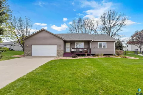 6413 W Hillary Dr, Sioux Falls, SD 57106