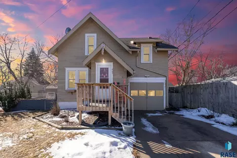 607 28th St, Sioux Falls, SD 57105