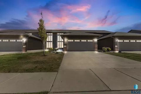 5704 S Woodlily Ave, Sioux Falls, SD 57108