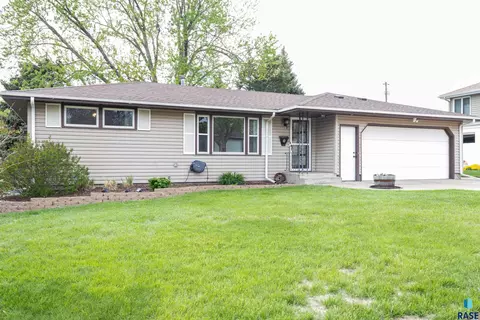 921 S Conklin Ave, Sioux Falls, SD 57103