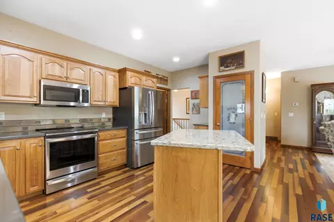 Kitchen - 1609 S Locust Ave, Brandon, SD 57005 photo 4 of 4