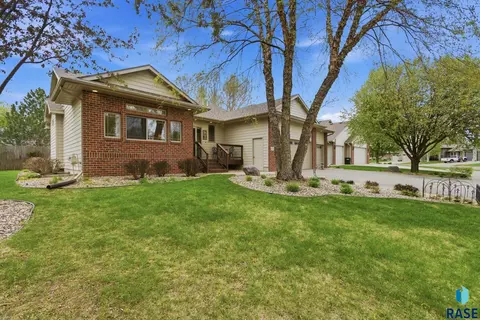 Exterior - 1609 S Locust Ave, Brandon, SD 57005 photo 16 of 24