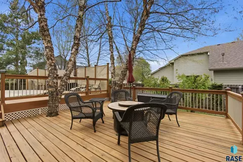 Exterior - 1609 S Locust Ave, Brandon, SD 57005 photo 15 of 24