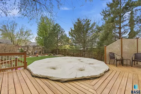 Exterior - 1609 S Locust Ave, Brandon, SD 57005 photo 10 of 24
