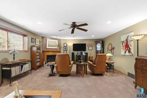 Living - 1609 S Locust Ave, Brandon, SD 57005 photo 4 of 6