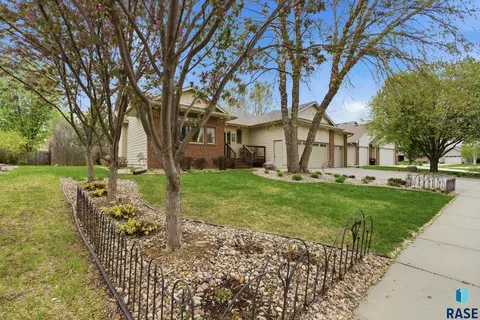 Exterior - 1609 S Locust Ave, Brandon, SD 57005 photo 17 of 24