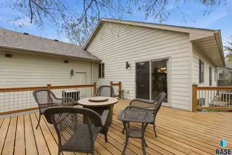 Exterior - 1609 S Locust Ave, Brandon, SD 57005 photo 13 of 24