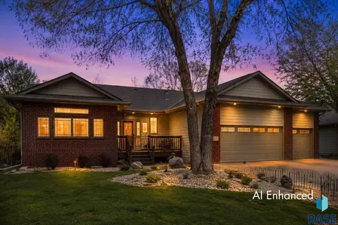 1609 S Locust Ave, Brandon, SD 57005