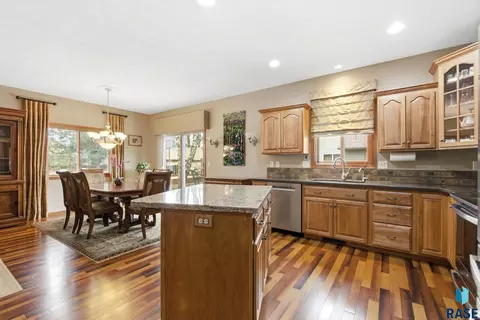 Kitchen - 1609 S Locust Ave, Brandon, SD 57005 photo 1 of 4