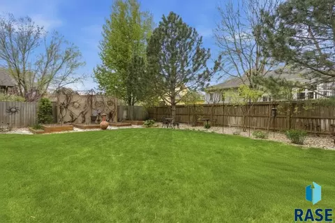 Exterior - 1609 S Locust Ave, Brandon, SD 57005 photo 22 of 24