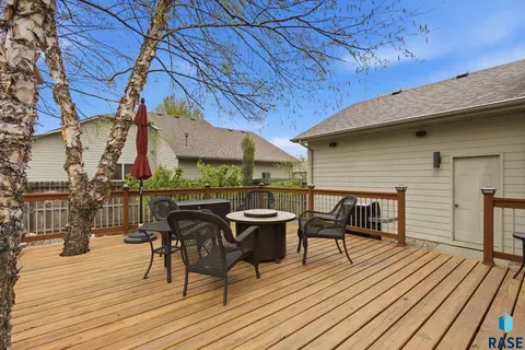 Exterior - 1609 S Locust Ave, Brandon, SD 57005 photo 12 of 24