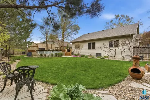 Exterior - 1609 S Locust Ave, Brandon, SD 57005 photo 23 of 24