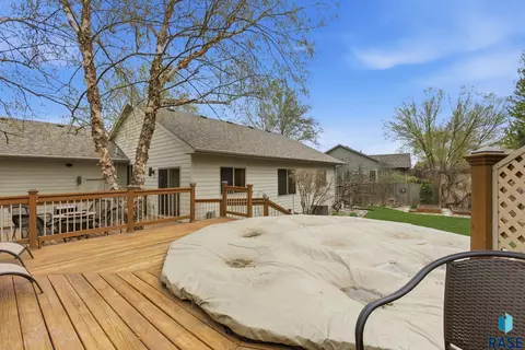Exterior - 1609 S Locust Ave, Brandon, SD 57005 photo 9 of 24