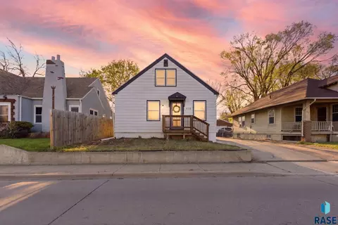 418 N Cliff Ave, Sioux Falls, SD 57103