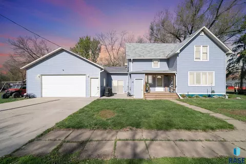 111 S Walnut Ave, Bridgewater, SD 57319
