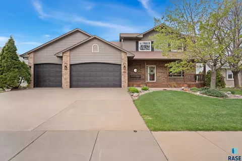 3259 S Grace Ave, Sioux Falls, SD 57103