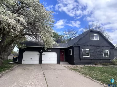 2404 S Holt Ave, Sioux Falls, SD 57103