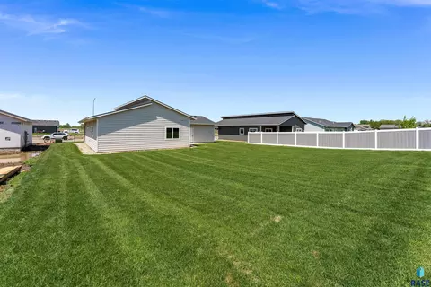 Exterior - 1230 N Titan St, Tea, SD 57064 photo 3 of 4