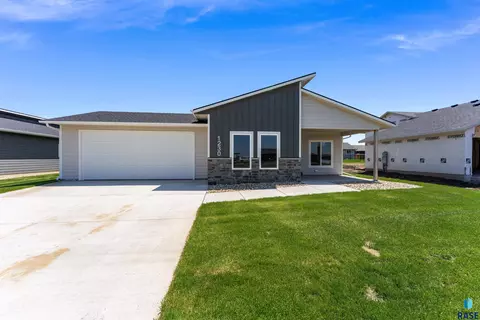 Exterior - 1230 N Titan St, Tea, SD 57064 photo 4 of 4