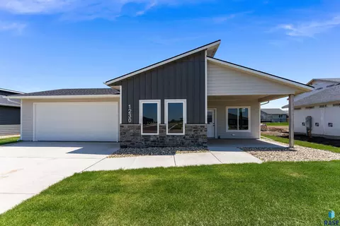 1230 N Titan St, Tea, SD 57064