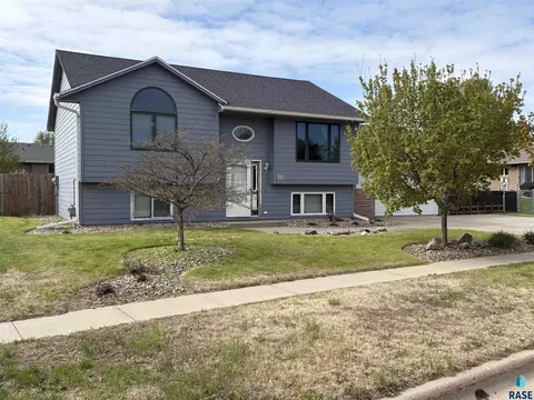 713 Magnolia Dr, Brandon, SD 57005