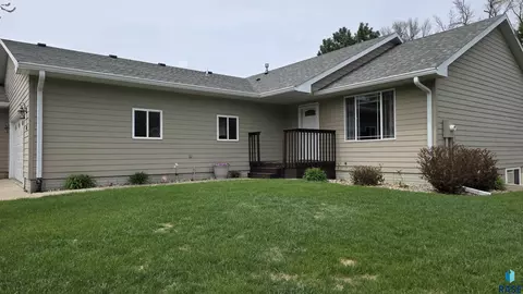 805 Jayme Cir, Sioux Falls, SD 57106