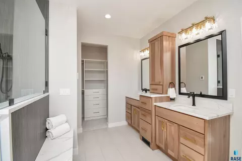 Bath - 8421 E Roughlock St, Sioux Falls, SD 57110 photo 4 of 12
