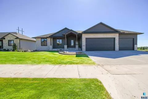 8421 E Roughlock St, Sioux Falls, SD 57110