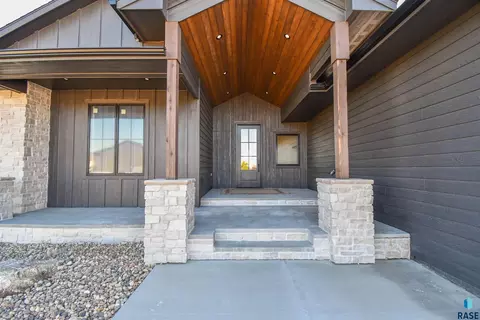 Exterior - 8421 E Roughlock St, Sioux Falls, SD 57110 photo 2 of 3