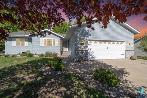 1001 Angel Ln, Canton, SD 57013