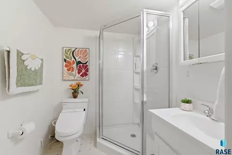 Bath - 310 E 28th St, Sioux Falls, SD 57105 photo 4 of 4