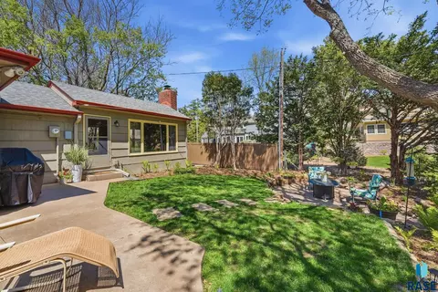 Exterior - 310 E 28th St, Sioux Falls, SD 57105 photo 5 of 8