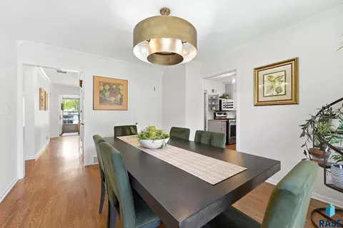 Dining - 310 E 28th St, Sioux Falls, SD 57105 photo 4 of 4
