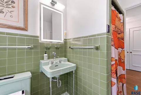 Bath - 310 E 28th St, Sioux Falls, SD 57105 photo 3 of 4