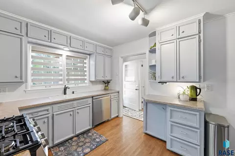 Kitchen - 310 E 28th St, Sioux Falls, SD 57105 photo 2 of 4