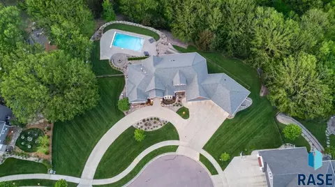 9004 E Torrey Pine Cir, Sioux Falls, SD 57110